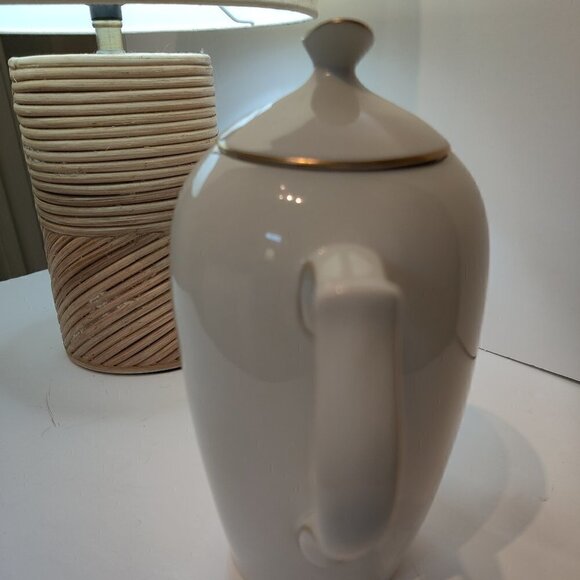 B & G Gold and Ivory Teapot 8 1/2" Tall, Copenhagen Denmark, EST 1853 Vintage - Picture 6 of 6